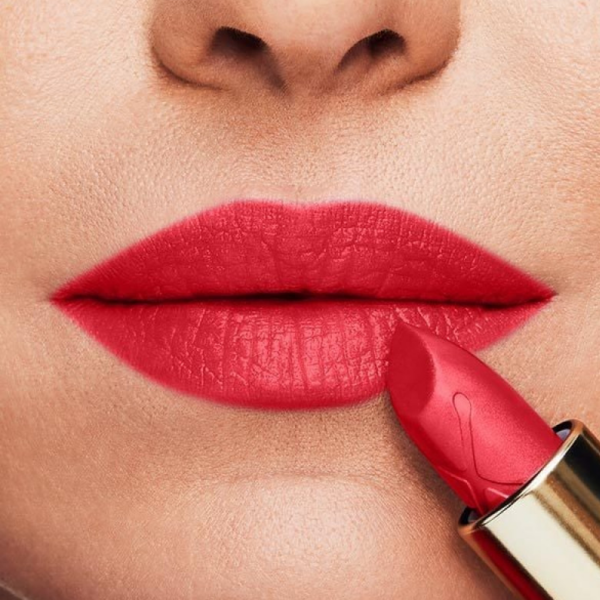 Colour Elixir Lipstick στην απόχρωση Cherry Kiss της Max Factor.