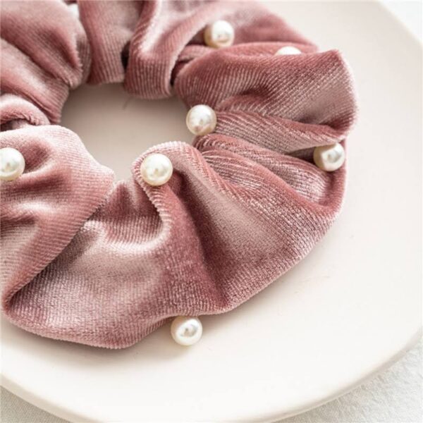 Velvet Pearly Scrunchie Pink
