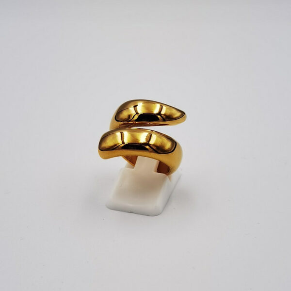 Ava Twisted Golden ring